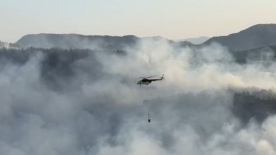 Bursa’da başlayıp Balıkesir’in Dursunbey ilçesine sıçrayan orman yangınına müdahale sürüyor.