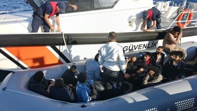 Balıkesir’in Ayvalık ilçesi açıklarında yasa dışı yollarla yurt dışına çıkmaya