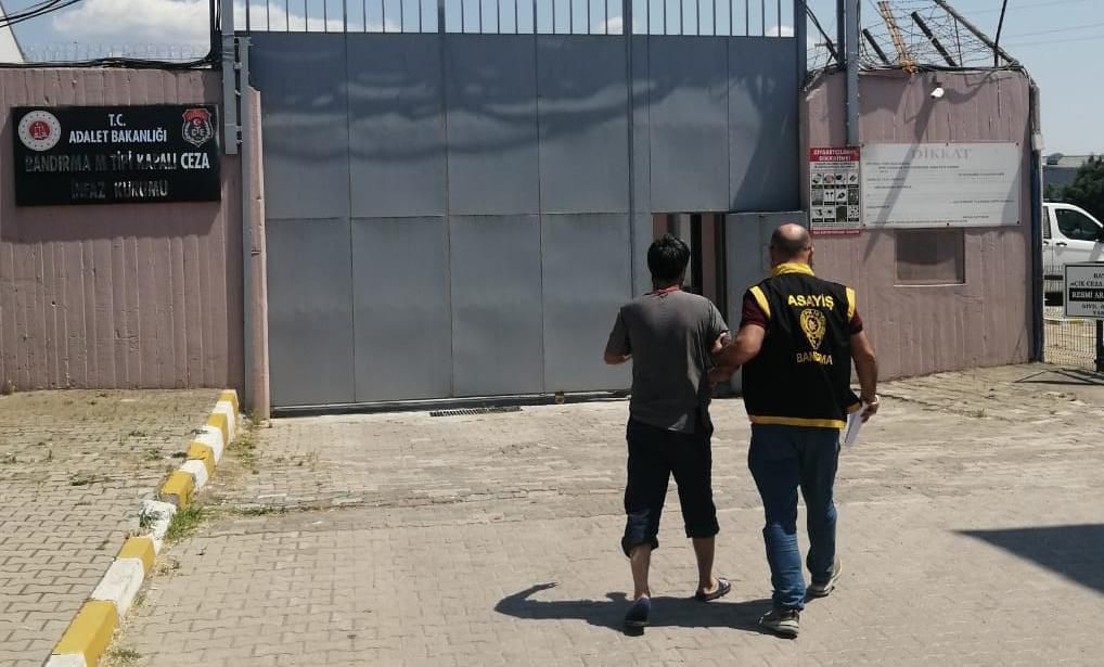 Balıkesir’de hapis cezası bulanan 14 şahıs yakalandı Balıkesir’de polis ekipleri tarafından yapılan aranan şahıslara yönelik operasyonda hapis