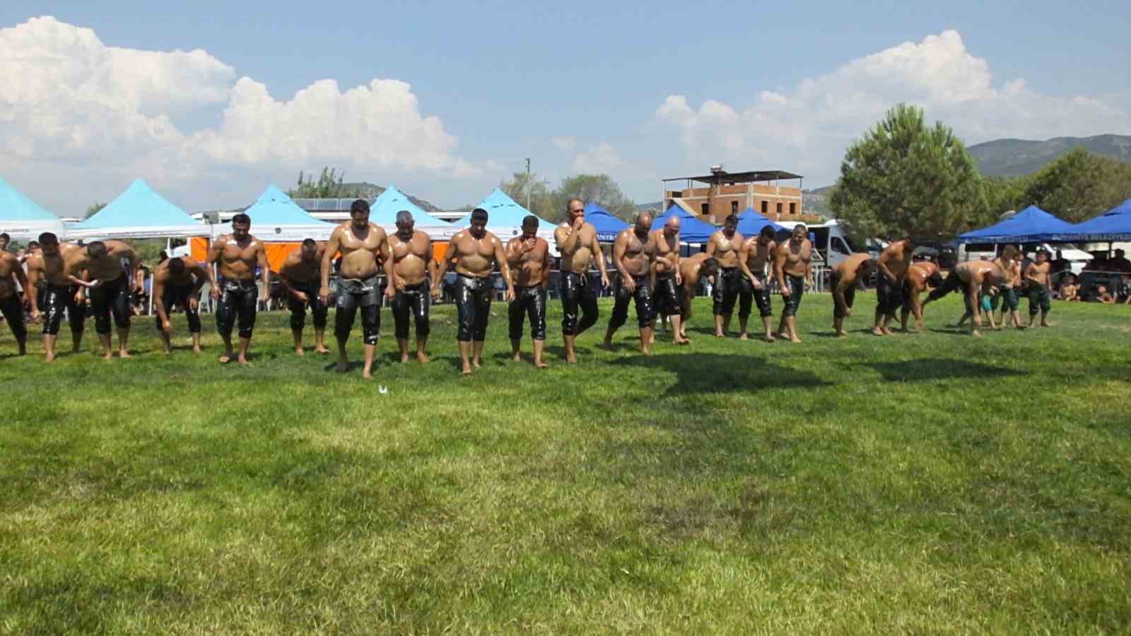 Balıkesir’de Kızıklı Güneşleri’ne 314 pehlivan katıldı Balıkesir’in Burhaniye ilçesinde düzenlenen geleneksel 9. Kızıklı Yağlı Güreşleri yoğun