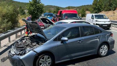 Balıkesir’in Edremit ilçesi istikametindeki Evciler Kavşağı mevkisinde sıcak hava nedeniyle