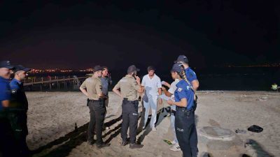 Balıkesir’in Burhaniye ilçesinde sahilde havai fişek atan iki kişiye cezai