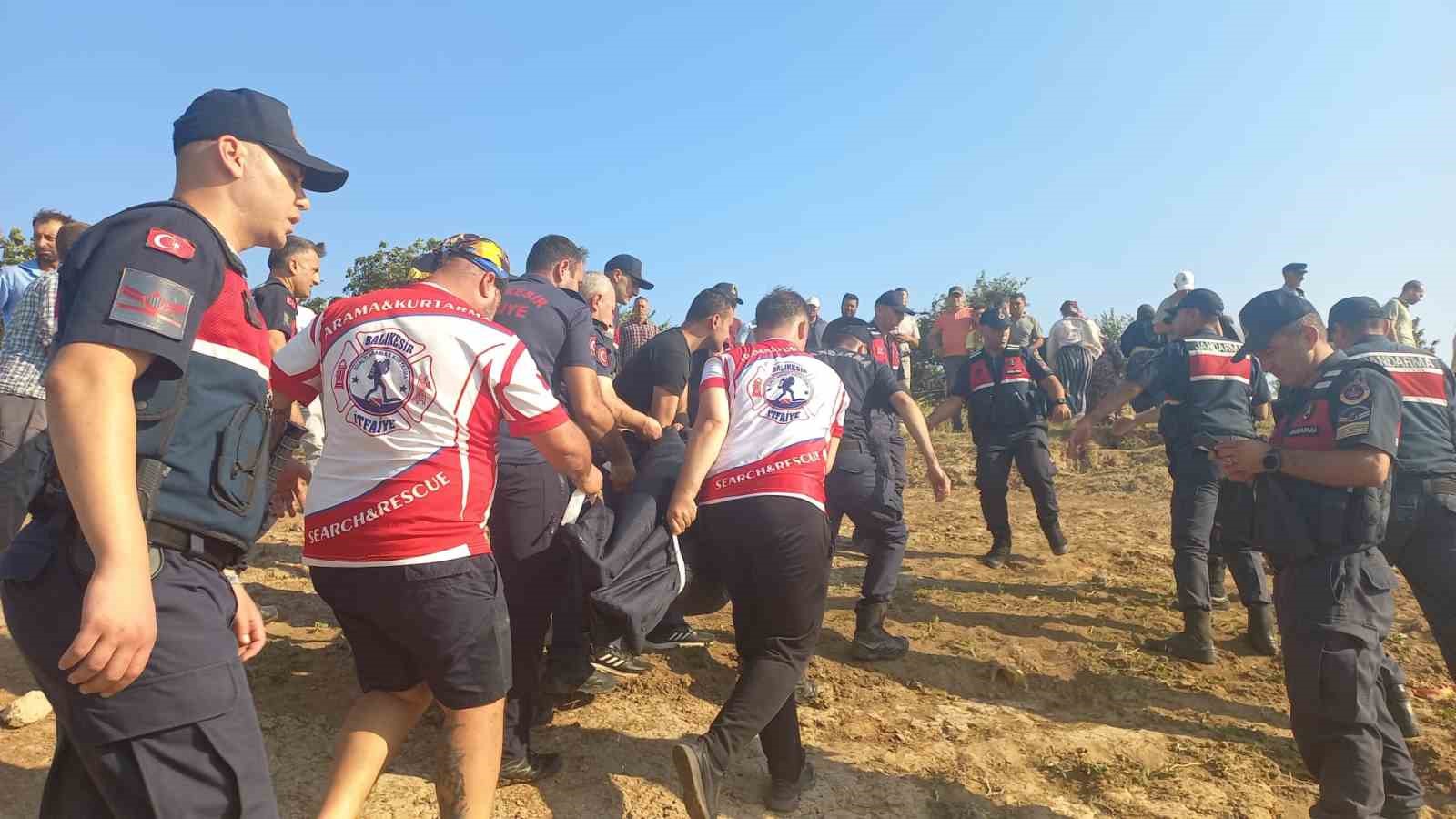 Balıkesir’in Karesi ilçesinde girdikleri gölette kaybolan iki çocuğun cansız bedenine