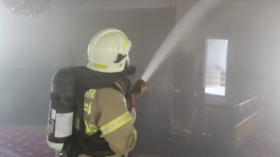 Balıkesir’in Manyas ilçesine bağlı Salur Mahallesi’nde bulunan camide yangın çıktı.