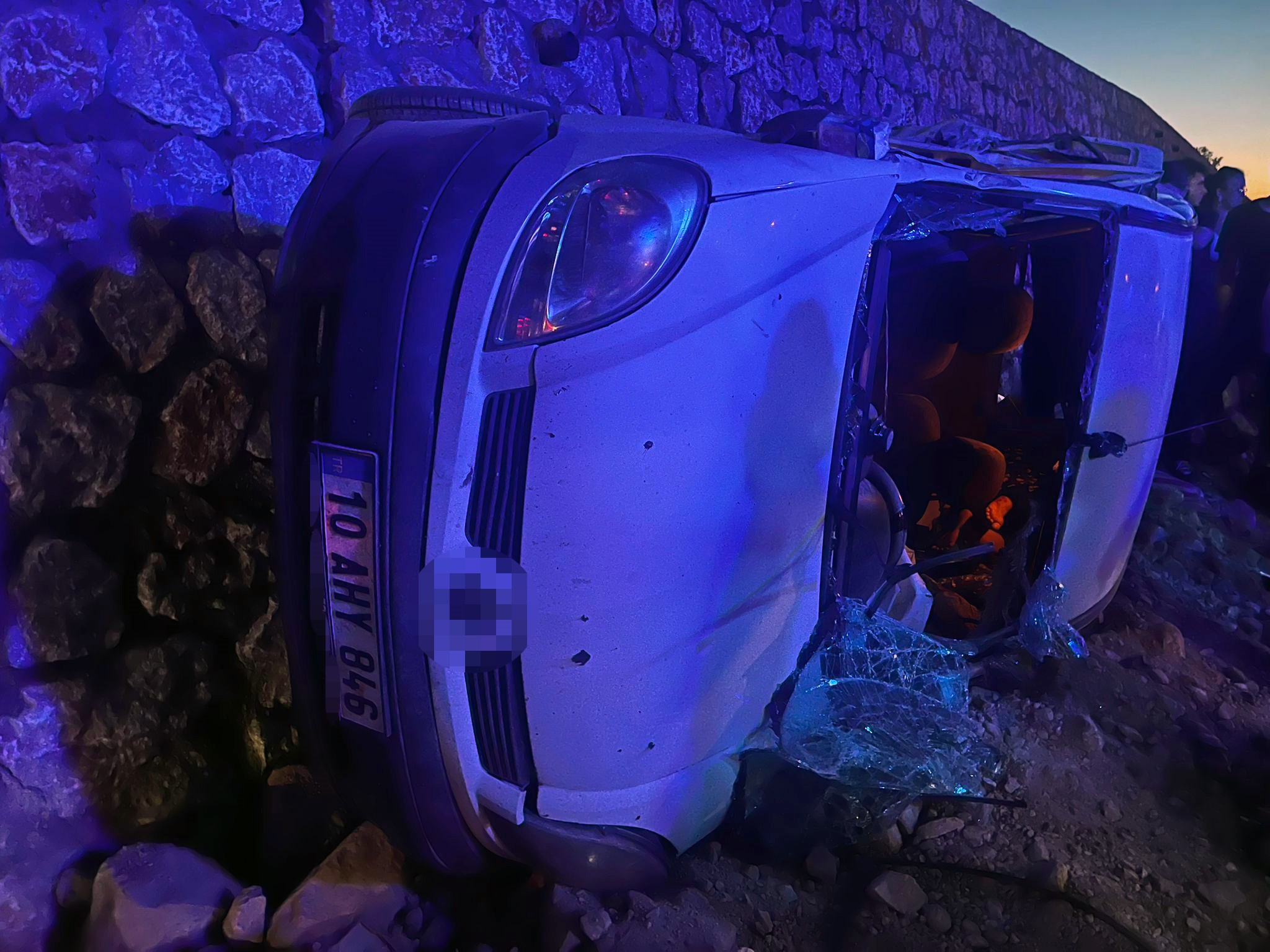 Balıkesir’de 3 araçlı zincirleme kazada 1 kişi hayatını kaybederken, 4