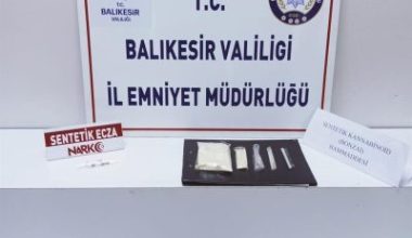 Edremit’te narkotik operasyonunda sentetik uyuşturucu ve yüklü miktarda para ele