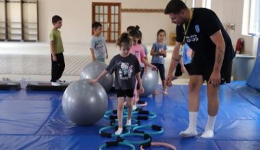 Bandırma Belediyesi Yaz Spor Okulları, çocuklara unutulmaz bir yaz yaşatıyor.
