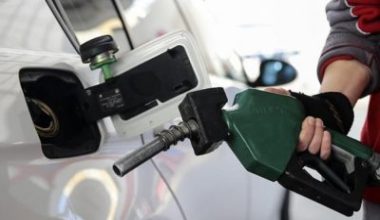 Küresel piyasalarda yaşanan gelişmeler akaryakıt fiyatlarını etkilemeye devam ediyor. Jeopolitik