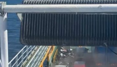 Marmara Adası açıklarında 200 yolcu ve 70 aracın bulunduğu feribotta