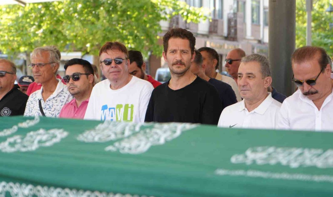 Ünlü oyuncu Uraz Kaygılaroğlu, doğum gününde dedesinden gelen acı haberle