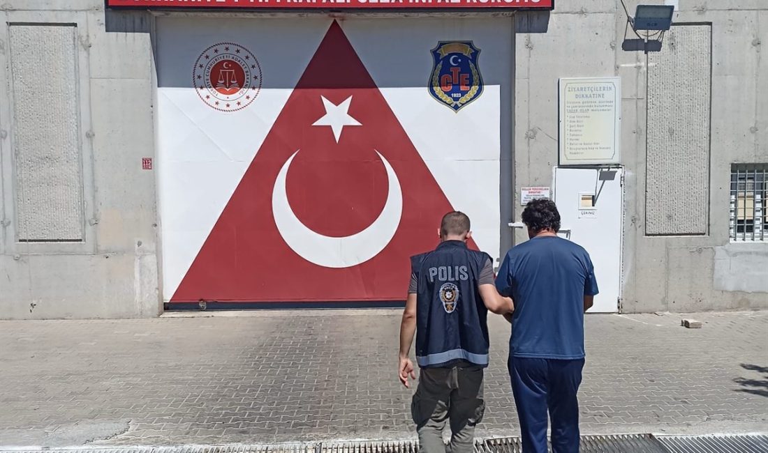 24 yıl 8 ay hapis cezası ile aranan şahıs Burhaniye’de yakalandı Balıkesir İl Emniyet Müdürlüğü Asayiş Şube Müdürlüğü Aranan Şahıslar Büro