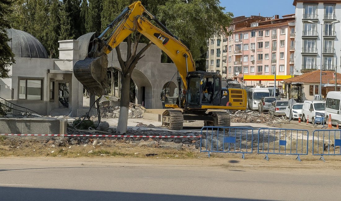 Çevre düzenlemesi diyerek ağaçları tahrip ettiler Balıkesir’de "çevre düzenlemesi" adı altında ağaçlara yapılan tahribat dikkat çekiyor.