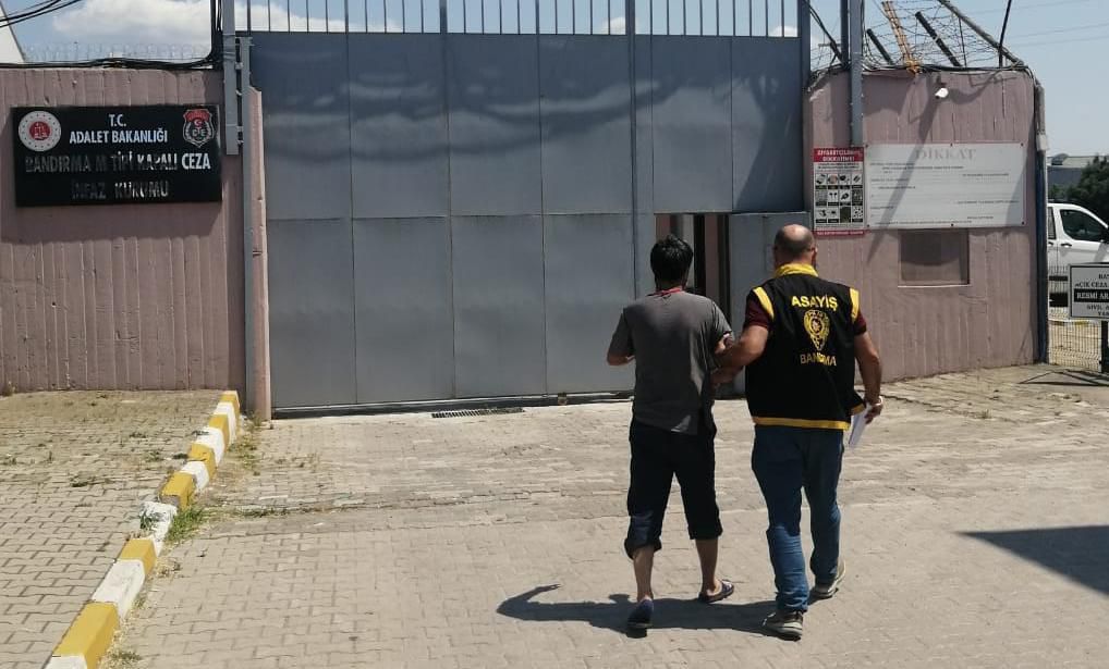 Balıkesir genelinde düzenlenen eş zamanlı operasyonlarda, haklarında çeşitli suçlardan aranma