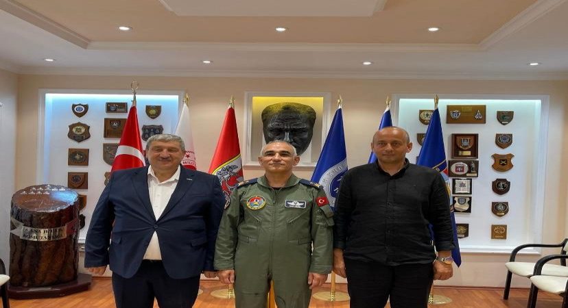 MÜSİAD Bandırma’dan Garnizon Komutanı’na ziyaret Müstakil Sanayici ve İşadamları Derneği (MÜSİAD) Bandırma Şube Başkanı Mustafa