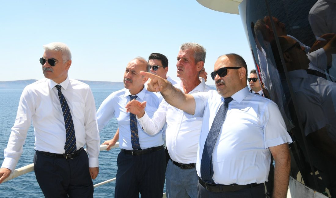 Balıkesir Valisi İsmail Ustaoğlu, Erdek ilçesi Karşıyaka Mahallesi açıklarında düzenlenen