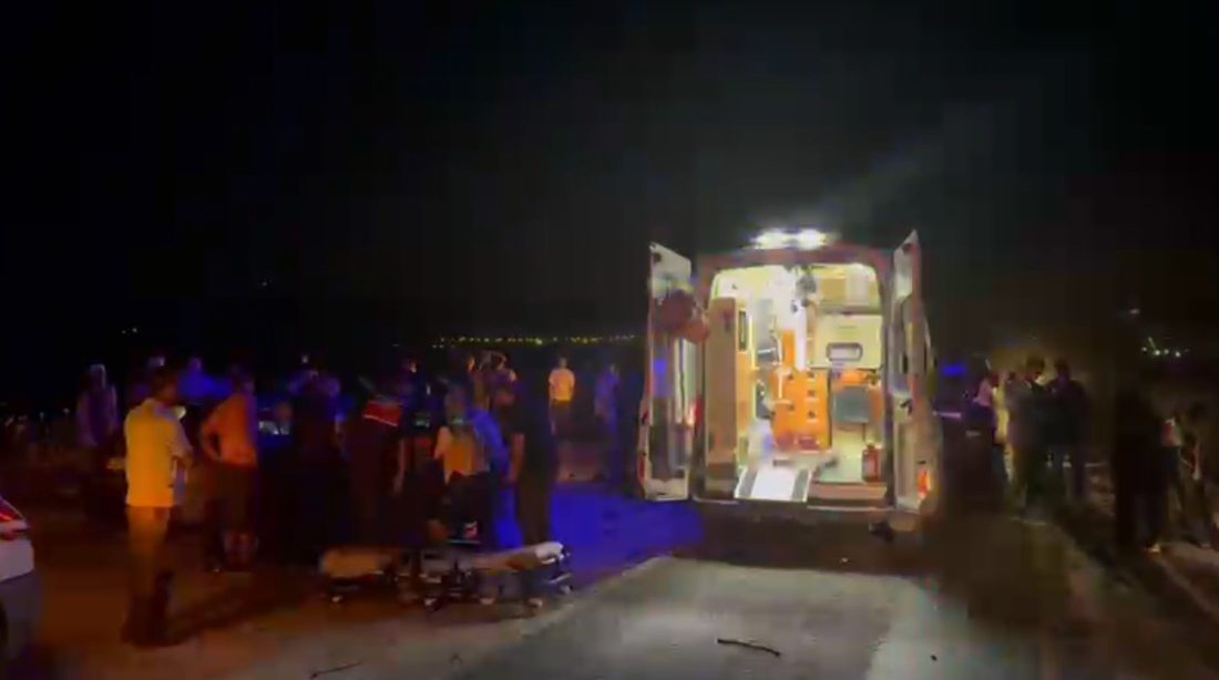Gönen-Sarıköy yolundaki kazada 2 kişi hayatını kaybetti, 7 kişi yaralandı Balıkesir’in Gönen ilçesi Sarıköy yolu üzerinde meydana gelen ve 3