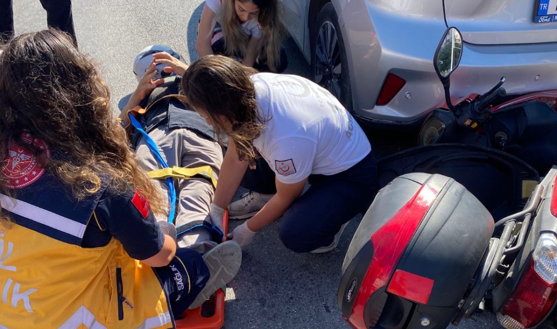Bandırma’da motosiklet kırmızı ışıkta bekleyen araca çarptı Balıkesir’in Bandırma ilçesi Atatürk Bulvarı üzerinde bulunan özel hastane altındaki