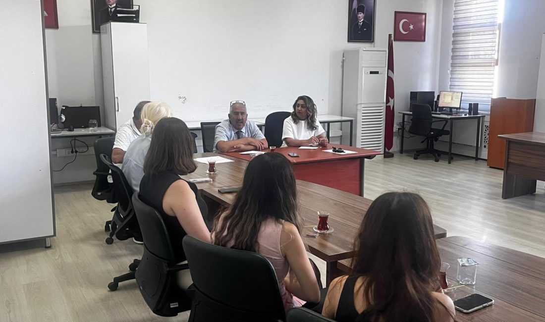 Personelle Yapılan Görüşmelerde Hizmet Süreçleri Masaya Yatırıldı Balıkesir Aile ve Sosyal Hizmetler İl Müdürü Emine Böçkün, Bandırma’daki