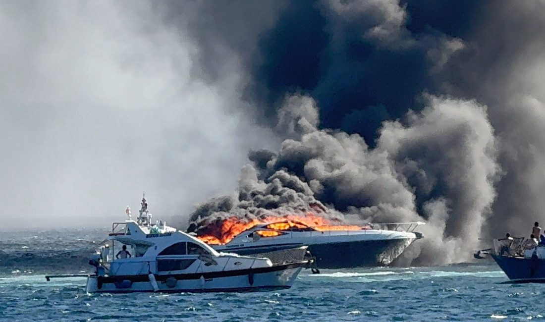Marmara Denizi Erdek açıklarında  “İllusion” isimli yat, çıkan yangında