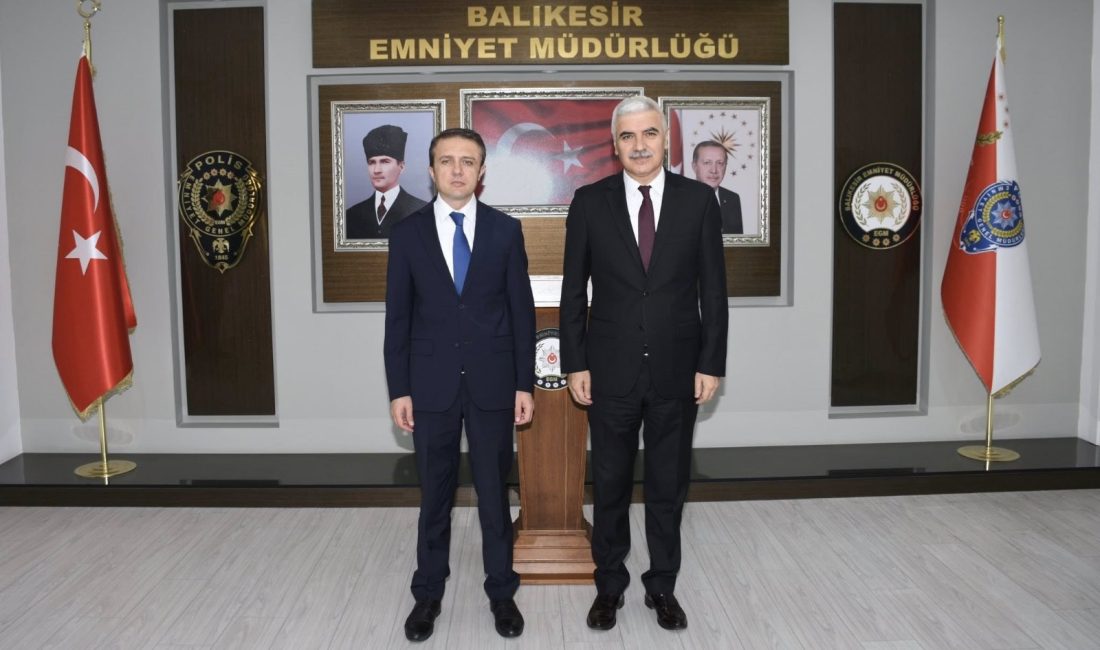 Başsavcı Demirdaş’tan Emniyet Müdürü Yiğit’e Veda Ziyareti Balıkesir’in Bandırma ilçesinde görev yapan Cumhuriyet Başsavcısı Cüneyt Demirdaş, Bursa