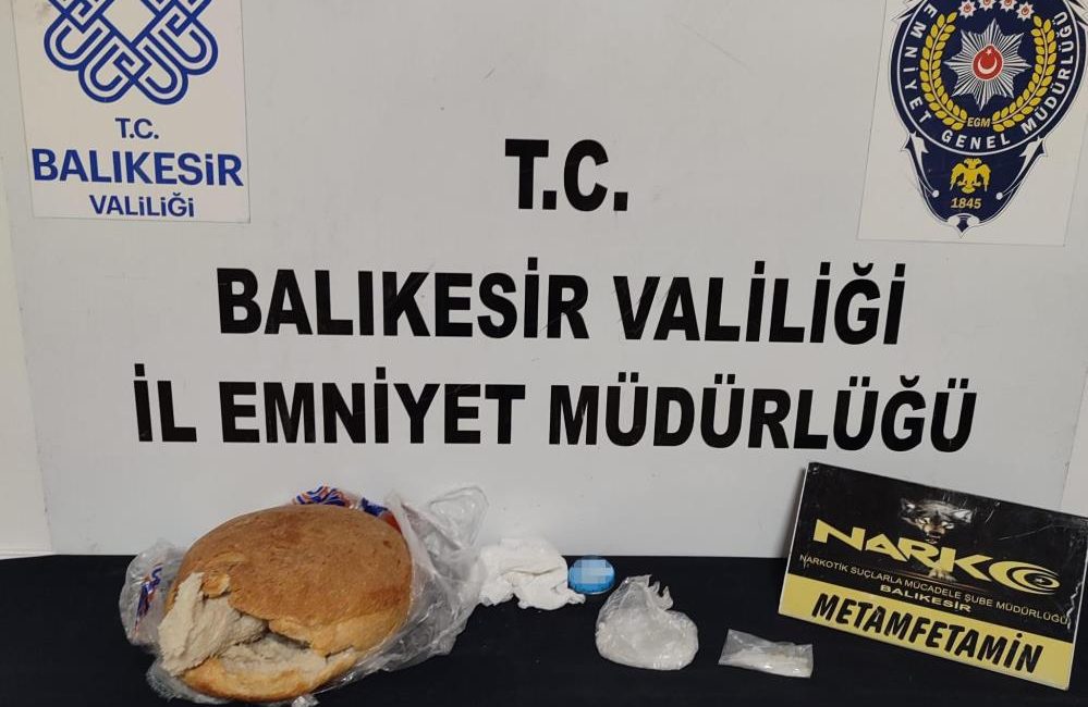 Balıkesir Narkotik Suçlarla Mücadele ekipleri, durdurduğu araçta narkotik köpeği Dangal