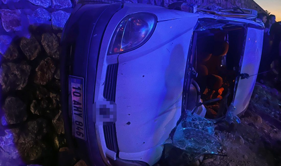 Balıkesir’de zincirleme trafik kazası: 1 ölü, 4 yaralı Balıkesir’de 3 araçlı zincirleme kazada 1 kişi hayatını kaybederken, 4