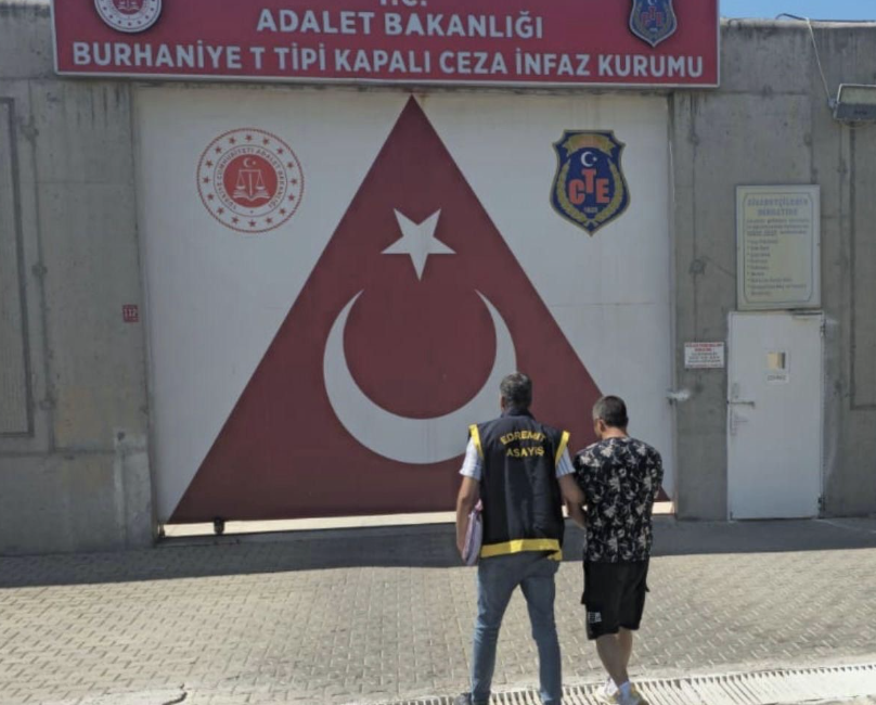 Balıkesir’de polis ekipleri tarafından yapılan aranan şahıslara yönelik operasyonda, hapis