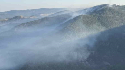 Balıkesir’in Sındırgı ilçesinde dağlık alanda dün başlayan ve gece de