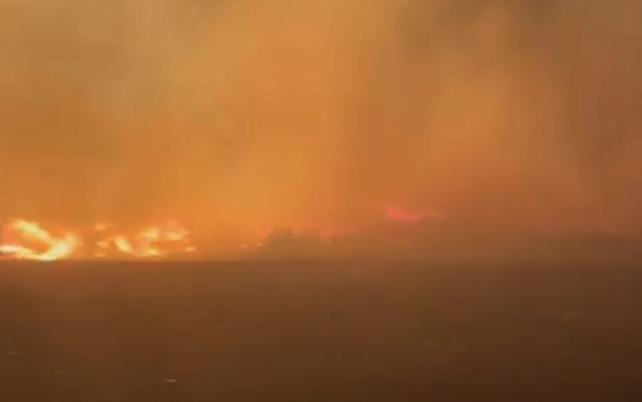 Balıkesir’de çöp döküm sahasında yangın Balıkesir’in Ayvalık ilçesinde, çöp döküm sahasında yangın çıktı.