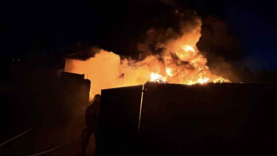 Balıkesir’in Gömeç ilçesi Karaağaç Mahallesi’nde çıkan hurdalık yangını, ekiplerin zamanında