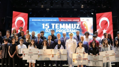 Bandırma Şehit Süleymanbey Ortaokulu öğrencisi Çisem Selek, 15 Temmuz Demokrasi