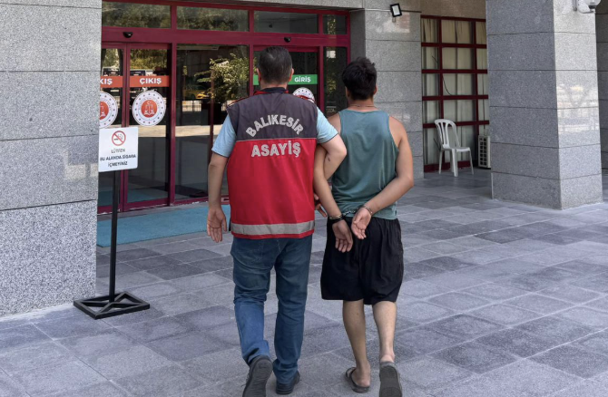 Balıkesir’de 104 yıl hapis cezası bulunan firari hükümlü yakalandı Balıkesir İl Emniyet Müdürlüğü Asayiş Şube Müdürlüğü Aranan Şahıslar Büro