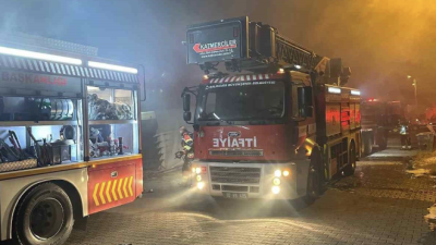 Balıkesir’in Ayvalık ilçesinde, akşam saatlerinde bir zeytinyağı paketleme tesisinde çıkan