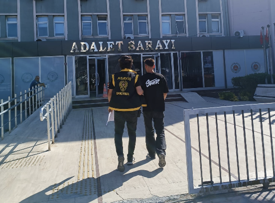 Bandırma’da aranan 17 şahıs yakalandı Balıkesir’in Bandırma ilçesinde polis ekipleri tarafından aranan şahıslara yönelik gerçekleştirilen