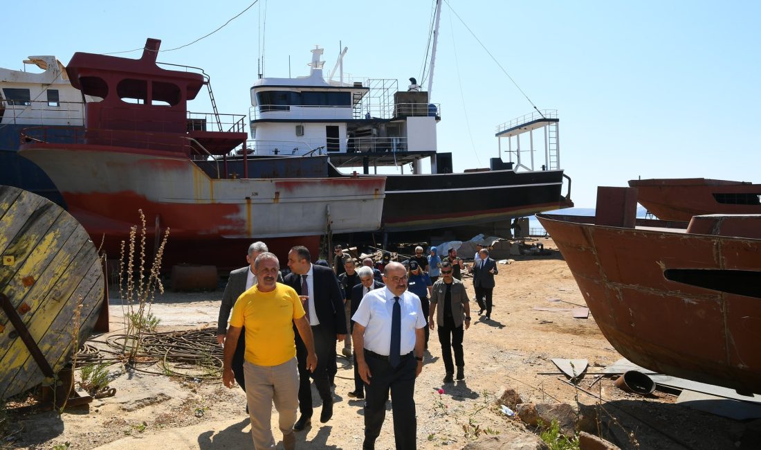 Vali Ustaoğlu’ndan tersane işletmesine ziyaret Balıkesir Valisi İsmail Ustaoğlu, Erdek ilçesinde faaliyet gösteren bir tersane