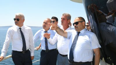 Balıkesir Valisi İsmail Ustaoğlu, Erdek ilçesi Karşıyaka Mahallesi açıklarında düzenlenen