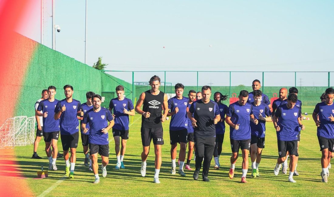 2025-2026 sezonuna evinde başlayacak olan Bandırmaspor, ligin ilk haftasında Sakaryaspor’u