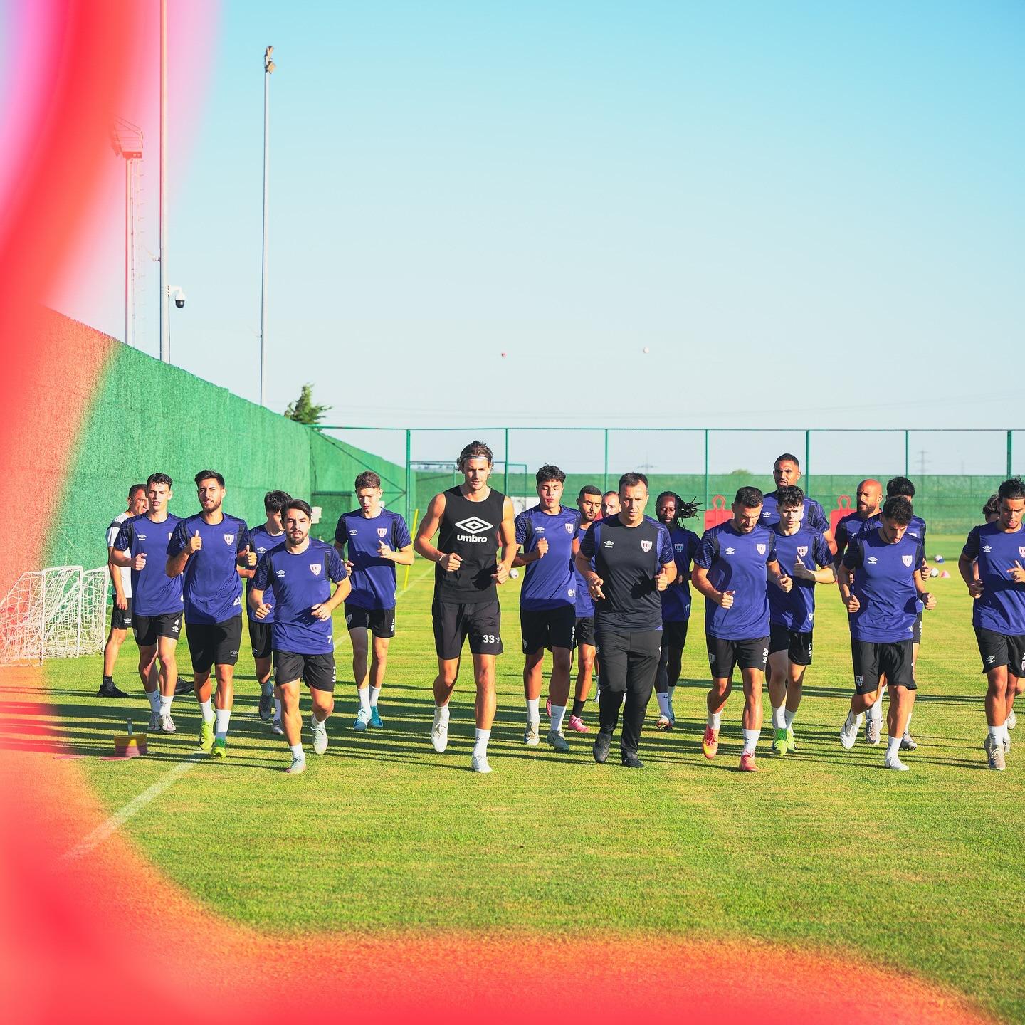 2025-2026 sezonuna evinde başlayacak olan Bandırmaspor, ligin ilk haftasında Sakaryaspor’u