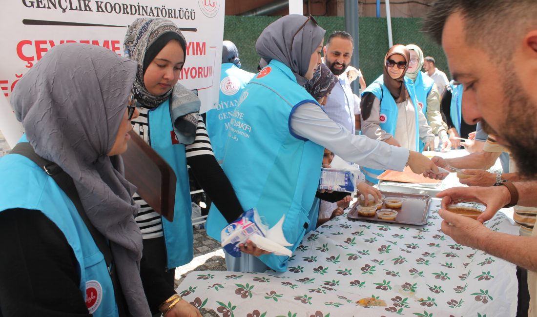 Manyas’ta Diyanet Gençliğinden aşure ikramı Balıkesir’in Manyas ilçesinde, İlçe Müftülüğü Diyanet Gençlik Koordinatörlüğü tarafından Muharrem