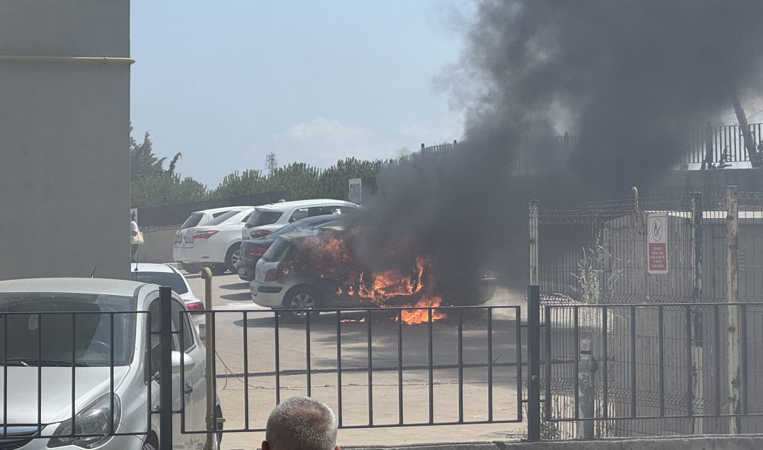 Bandırma’da hastane otoparkında araç yangını Balıkesir’in Bandırma ilçesinde hastane otoparkında park halinde bulunan otomobil alev