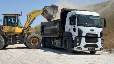 Balıkesir Büyükşehir Belediyesi, Bandırma’daki Şlam Yolu’nda kaçak dökülen moloz ve