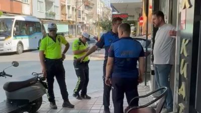 Balıkesir’in Gönen ilçesinde, kaldırım işgallerine karşı yürütülen denetim çalışmaları devam