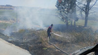Balıkesir'in Bandırma ilçesinde farklı adreslerde çıkan ot ve çöp yangınları,
