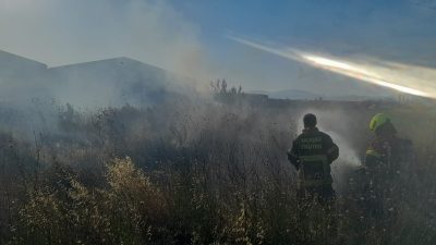 Balıkesir’in Bandırma ilçesinde farklı adreslerde meydana gelen ot, anız ve
