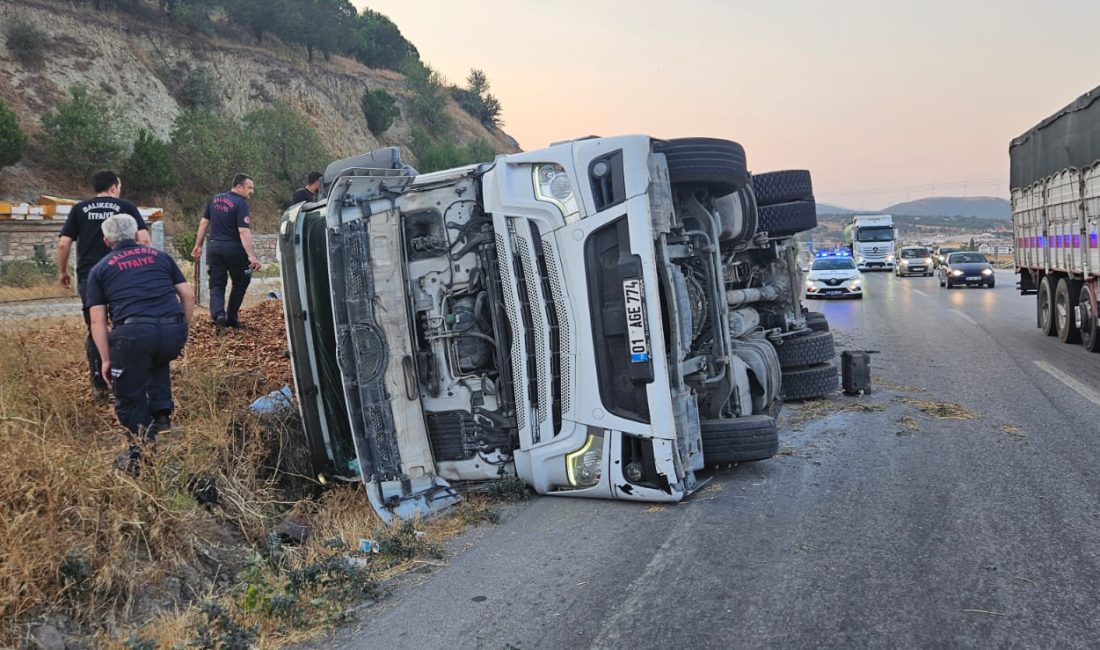 Susurluk-Balıkesir istikametinde meydana gelen tek taraflı kazada TIR’da maddi hasar