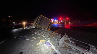 Balıkesir-Bursa kara yolu Balıkesir istikameti Susurluk Sultançayır mevkiinde meydana gelen