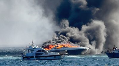 Marmara Denizi Erdek açıklarında  “İllusion” isimli yat, çıkan yangında