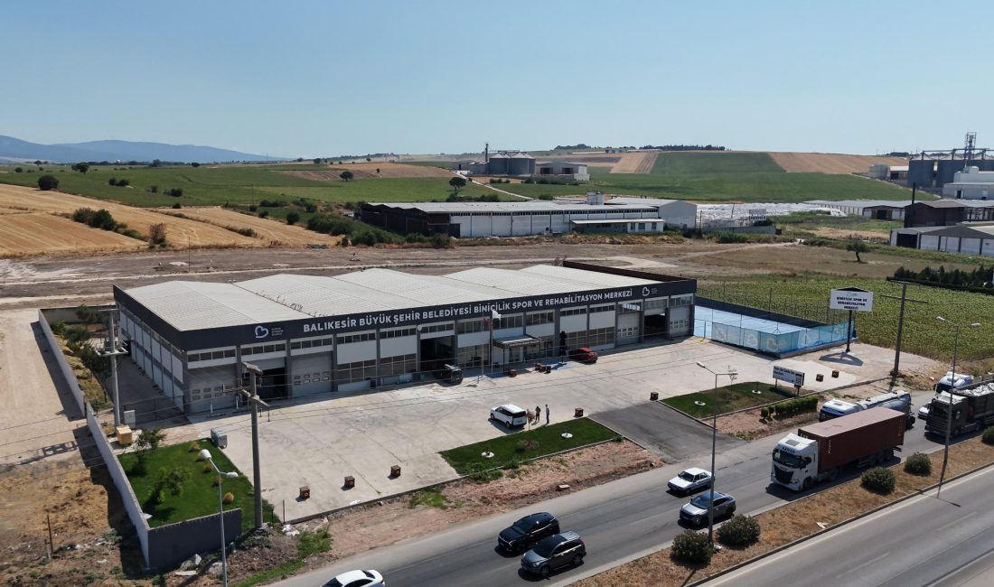 Balıkesir Büyükşehir Belediyesi tarafından Bandırma’da açılan hipoterapi ve binicilik merkezi,