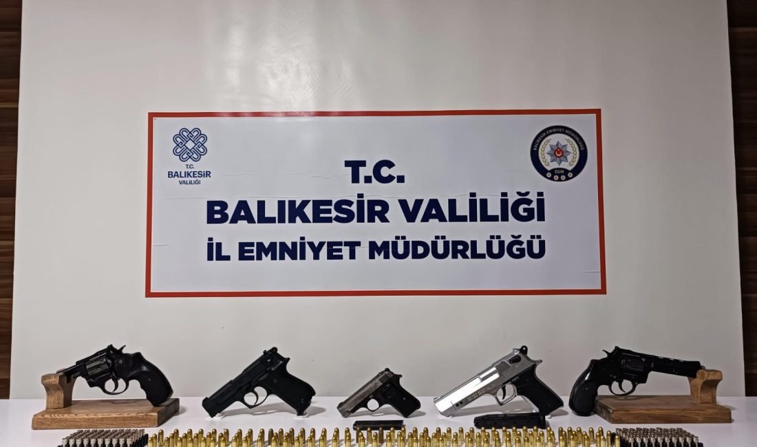 Balıkesir’in Bandırma ilçesinde polis ekiplerince bir ikamette yapılan aramada ruhsatsız