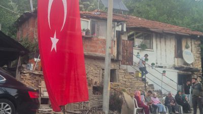 Irak’ın kuzeyindeki Pençe-Kilit Harekatı bölgesinde yürütülen mağara araması faaliyeti esnasında